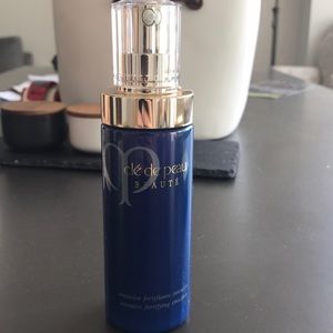 Cle de peau intensive fortifying emulsion